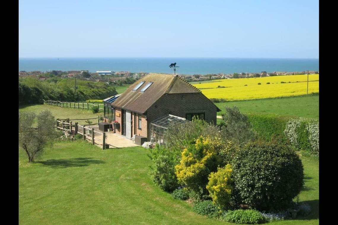 The Old Stable. Coombelands Villa Brighton Exterior photo